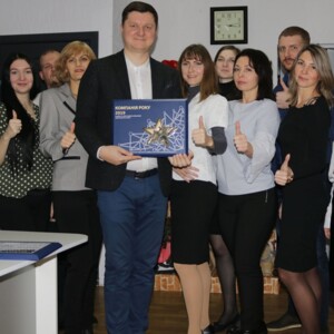 "Вовк лапи годує, а продавця – спілкування! ⠀ Сьогодні наш світ так устроєний, що практично у будь-якій сфері"